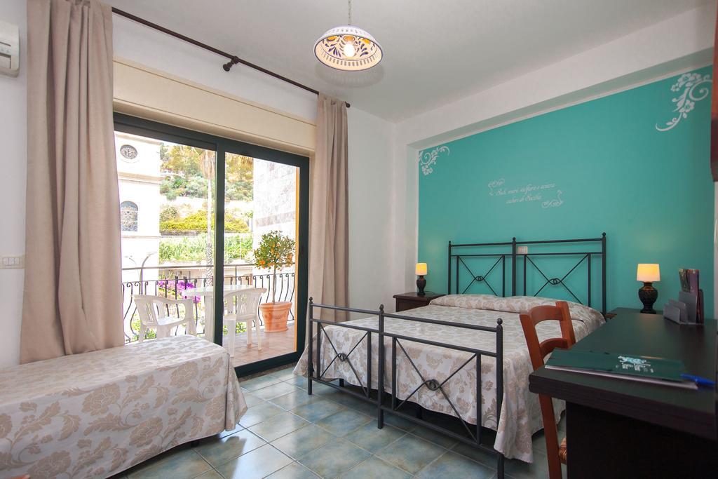 Hotel Donna Rosa Sant'Alessio Siculo Phòng bức ảnh
