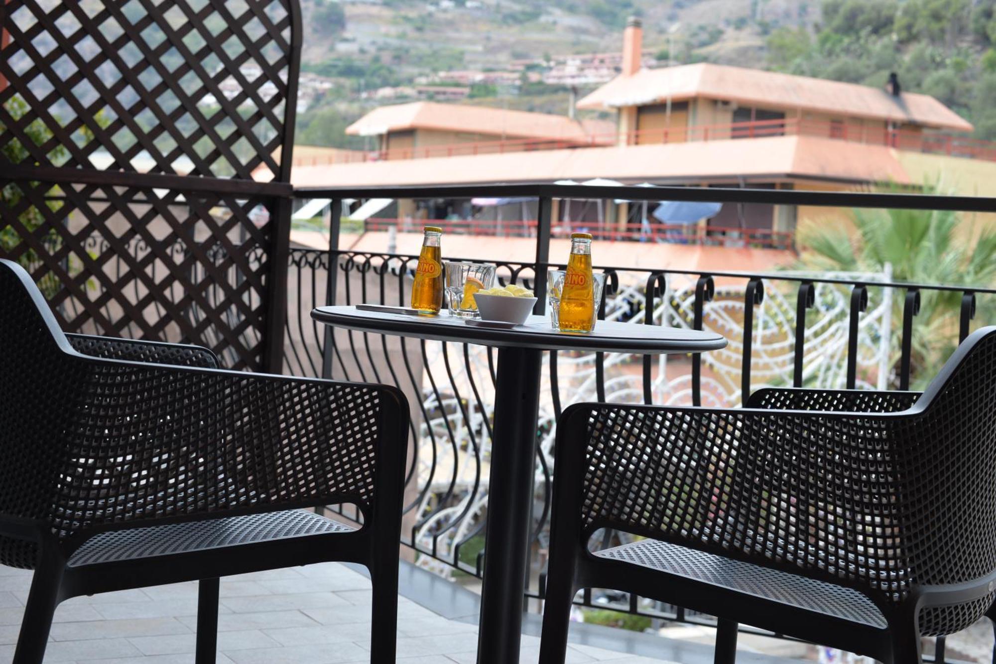 Hotel Donna Rosa Sant'Alessio Siculo Ngoại thất bức ảnh
