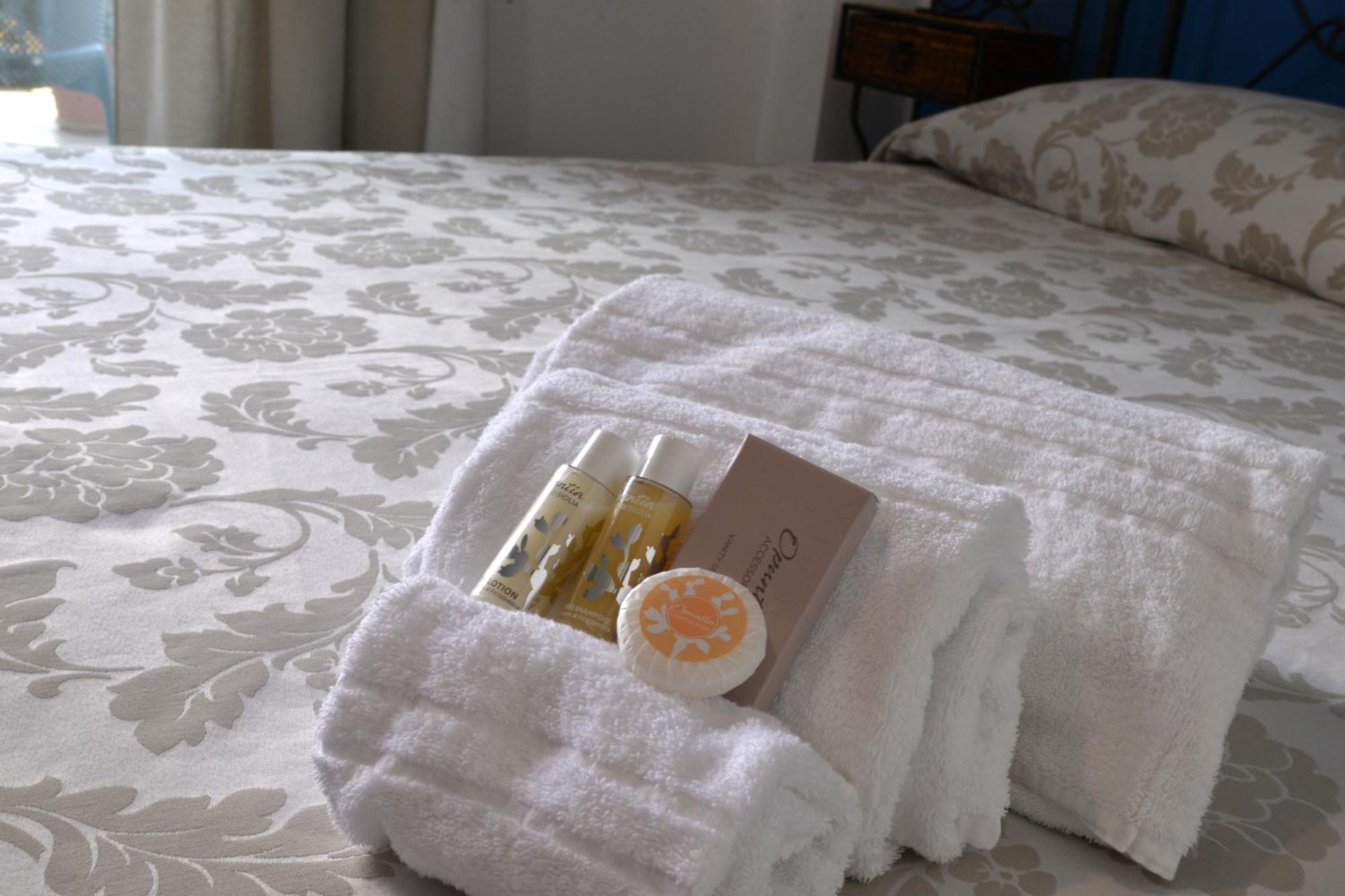 Hotel Donna Rosa Sant'Alessio Siculo Ngoại thất bức ảnh