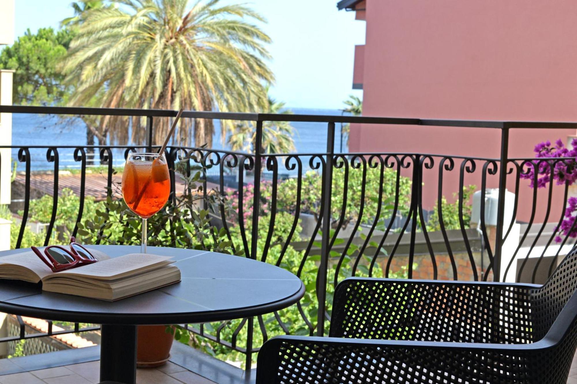 Hotel Donna Rosa Sant'Alessio Siculo Ngoại thất bức ảnh